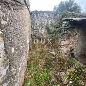 RIJEKA, KOSTRENA - samostojeća kuća + okućnica s parkingom i pogledom na more! PRILIKA!