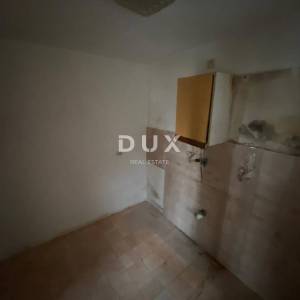 RIJEKA, KOSTRENA - samostojeća kuća + okućnica s parkingom i pogledom na more! PRILIKA!