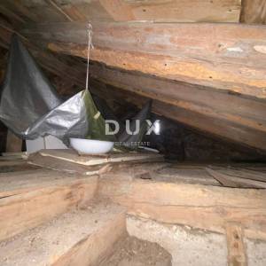 RIJEKA, KOSTRENA - samostojeća kuća + okućnica s parkingom i pogledom na more! PRILIKA!