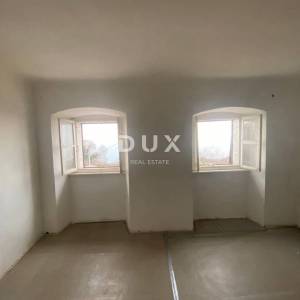 RIJEKA, KOSTRENA - samostojeća kuća + okućnica s parkingom i pogledom na more! PRILIKA!