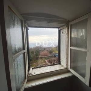 RIJEKA, KOSTRENA - samostojeća kuća + okućnica s parkingom i pogledom na more! PRILIKA!