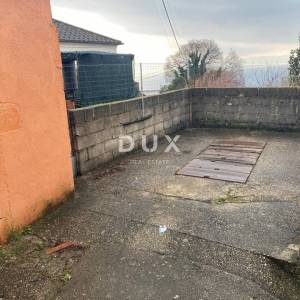 RIJEKA, KOSTRENA - samostojeća kuća + okućnica s parkingom i pogledom na more! PRILIKA!