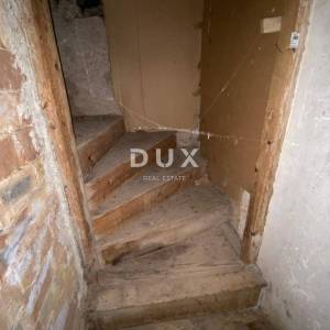 RIJEKA, KOSTRENA - samostojeća kuća + okućnica s parkingom i pogledom na more! PRILIKA!