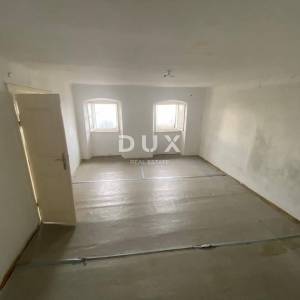 RIJEKA, KOSTRENA - samostojeća kuća + okućnica s parkingom i pogledom na more! PRILIKA!