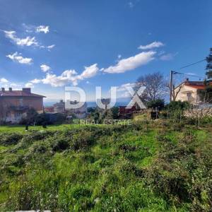 RIJEKA, KOZALA- građevinsko zemljište 1000m2 s pogledom na more + starina/kuća 110m2