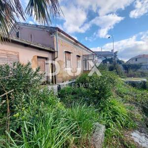 RIJEKA, KOZALA- građevinsko zemljište 1000m2 s pogledom na more + starina/kuća 110m2
