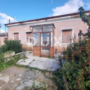 RIJEKA, KOZALA - starina/ kuća prizemnica 110m2 s pogledom na more + okoliš 1000m2