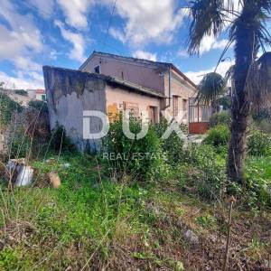 RIJEKA, KOZALA - starina/ kuća prizemnica 110m2 s pogledom na more + okoliš 1000m2