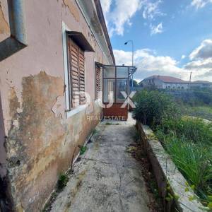 RIJEKA, KOZALA - starina/ kuća prizemnica 110m2 s pogledom na more + okoliš 1000m2