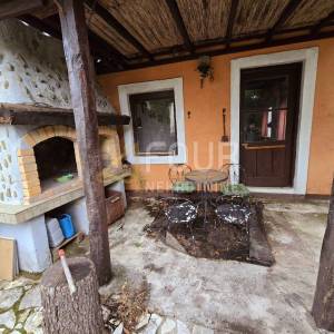 Rijeka, Krimeja, nekretnina na traženoj poziciji, 2s+db i konoba