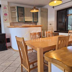 Rijeka, Krimeja, nekretnina na traženoj poziciji, 2s+db i konoba