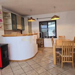 Rijeka, Krimeja, nekretnina na traženoj poziciji, 2s+db i konoba