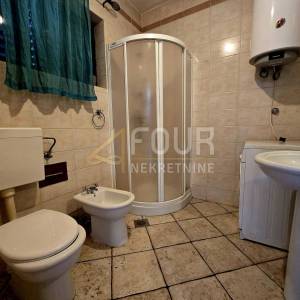 Rijeka, Krimeja, nekretnina na traženoj poziciji, 2s+db i konoba