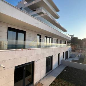 Rijeka, Pećine, kvalitetna novogradnja - 1. red do mora