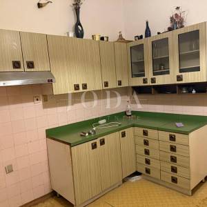 Rijeka - širi centar - stan s potencijalom, odlična lokacija