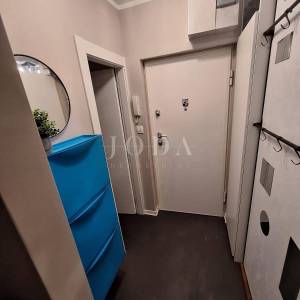 Rijeka - Uređen i namješten 2-sobni stan s loggiom – mirna ulica, blizina kampusa