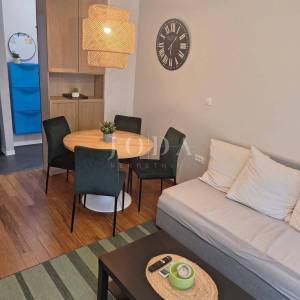 Rijeka - Uređen i namješten 2-sobni stan s loggiom – mirna ulica, blizina kampusa