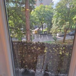 Rijeka - Uređen i namješten 2-sobni stan s loggiom – mirna ulica, blizina kampusa