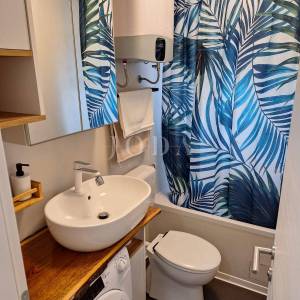 Rijeka - Uređen i namješten 2-sobni stan s loggiom – mirna ulica, blizina kampusa