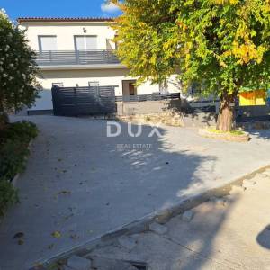 RIJEKA, ZAMET - Višestambena kuća s pogledom na more, 275m2