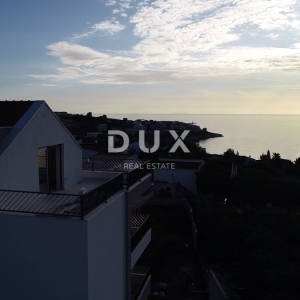 ROGOZNICA, STIVAŠNICA – Penthouse s fenomenalnim pogledom na more