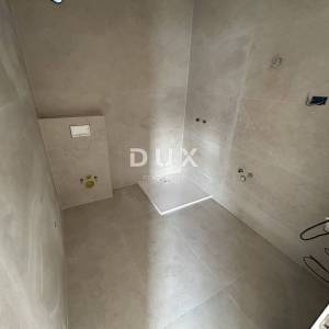 ROGOZNICA, STIVAŠNICA – Stan u prizemlju s bazenom i pogledom na more