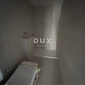 ROGOZNICA, STIVAŠNICA – Stan u prizemlju s bazenom i pogledom na more