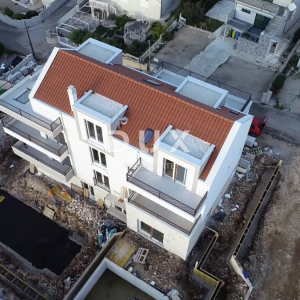 ROGOZNICA, STIVAŠNICA – Stan u prizemlju s bazenom i pogledom na more