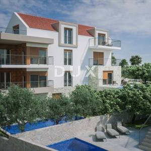 ROGOZNICA, STIVAŠNICA – Stan u prizemlju s bazenom i pogledom na more