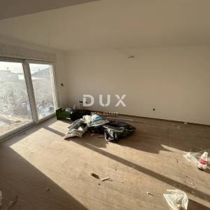 ROGOZNICA, STIVAŠNICA – Stan u prizemlju s bazenom i pogledom na more