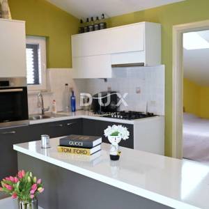 ROGOZNICA, ZATOGLAV – Ekskluzivna kuća 1. red do mora s vlastitim mulom i vezovima