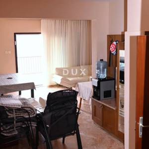 ROGOZNICA, ZATOGLAV – Ekskluzivna kuća 1. red do mora s vlastitim mulom i vezovima