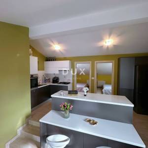 ROGOZNICA, ZATOGLAV – Ekskluzivna kuća 1. red do mora s vlastitim mulom i vezovima