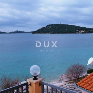 ROGOZNICA, ZATOGLAV – Ekskluzivna kuća 1. red do mora s vlastitim mulom i vezovima