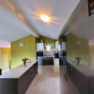 ROGOZNICA, ZATOGLAV – Ekskluzivna kuća 1. red do mora s vlastitim mulom i vezovima