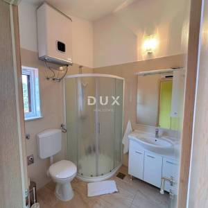 ROGOZNICA, ZATOGLAV – Ekskluzivna kuća 1. red do mora s vlastitim mulom i vezovima