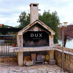 ROGOZNICA, ZATOGLAV – Ekskluzivna kuća 1. red do mora s vlastitim mulom i vezovima