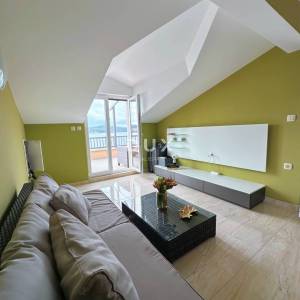 ROGOZNICA, ZATOGLAV – Ekskluzivna kuća 1. red do mora s vlastitim mulom i vezovima