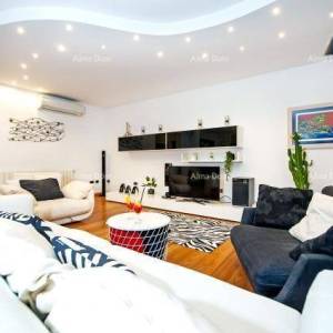 Rovinj, Prekrasna vila s bazenom.