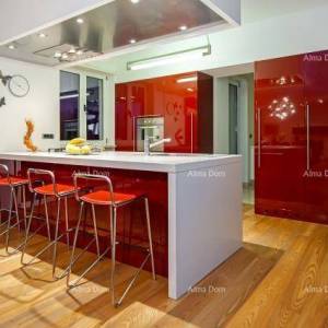 Rovinj, Prekrasna vila s bazenom.