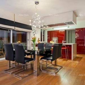 Rovinj, Prekrasna vila s bazenom.