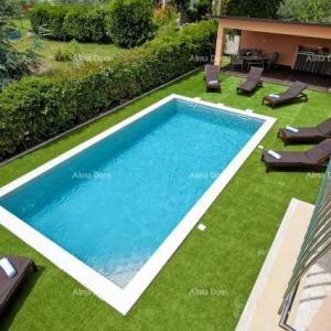 Rovinj, Prekrasna vila s bazenom.