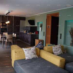 Rovinj. Stan na prvom katu kuće