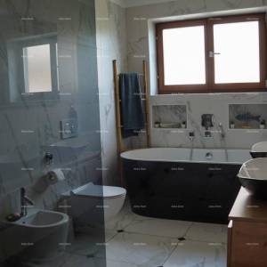 Rovinj. Stan na prvom katu kuće