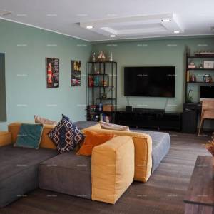 Rovinj. Stan na prvom katu kuće