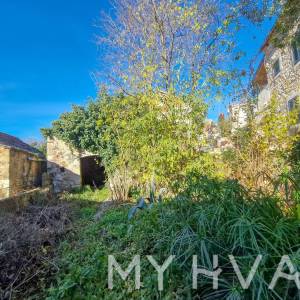 Šarmantna kamena kućica u Vrisniku