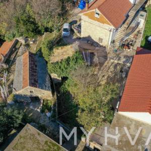 Šarmantna kamena kućica u Vrisniku