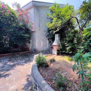 Selce stan sa okućnicom i parkingom blizu mora