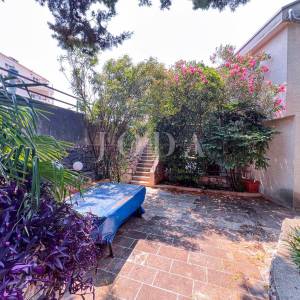 Selce stan sa okućnicom i parkingom blizu mora