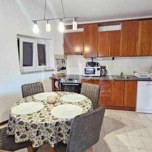 Selce stan sa okućnicom i parkingom blizu mora